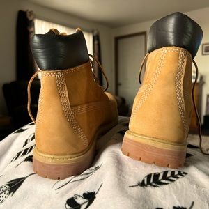 Women's size 9 Timberland waterproof boots